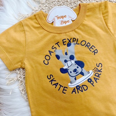 Conj. Camiseta Coast Explorer e Bermuda Doguinhos - Mostarda e Marinho